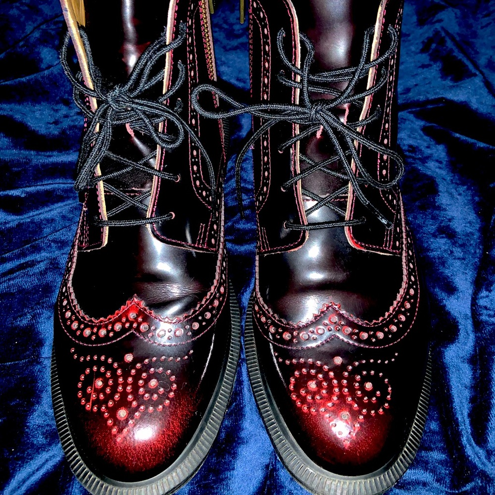 Dr. Martens Delphine boot. Women’s size 8. Excellent condition.